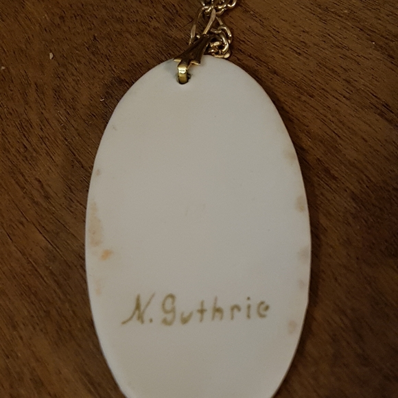 Vintage porcelain hand painted pendant necklace - Picture 4 of 5